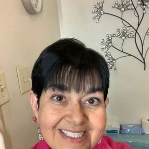 Meet your Posher, Crystal